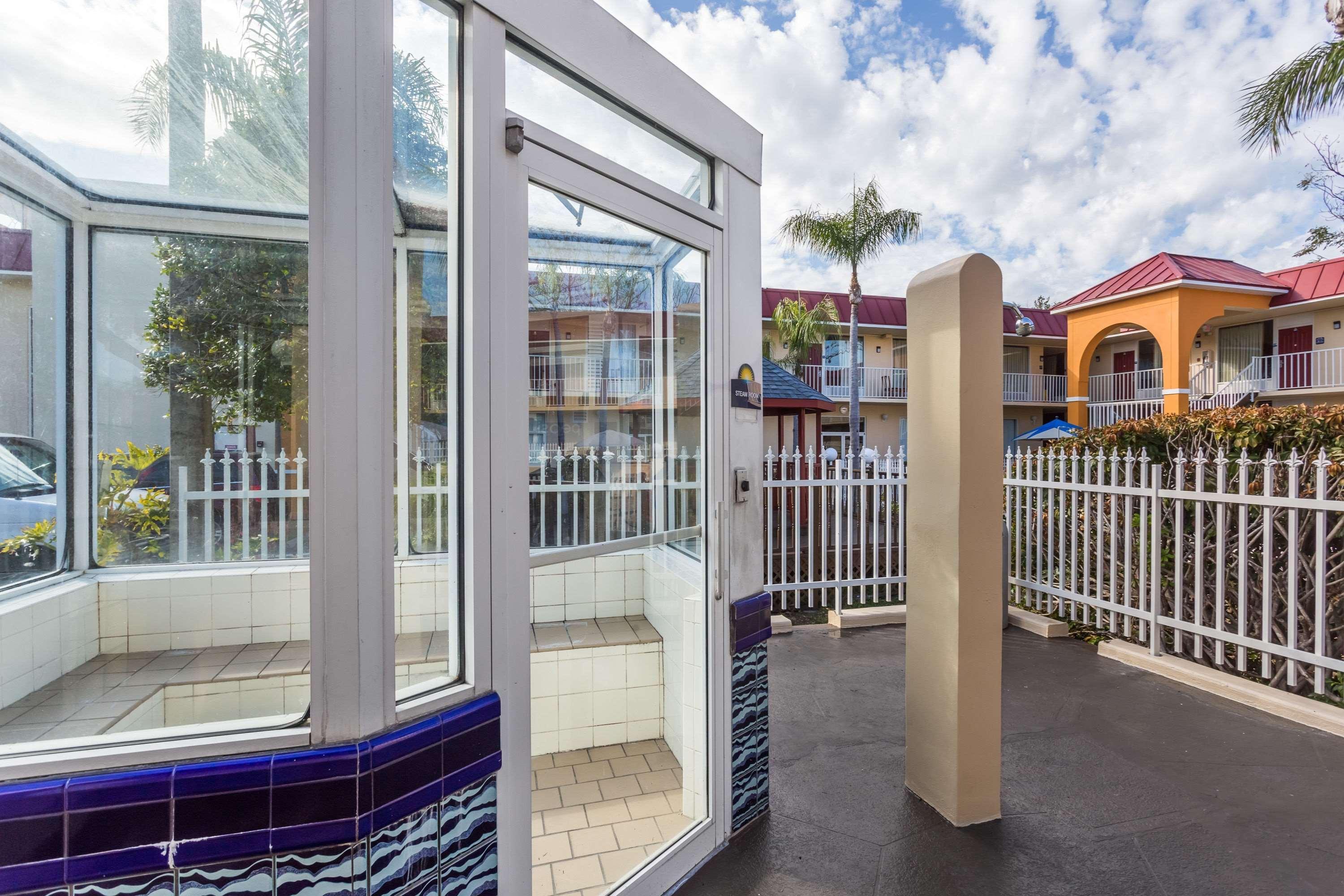 Days Inn & Suites by Wyndham Port Richey Exterior foto