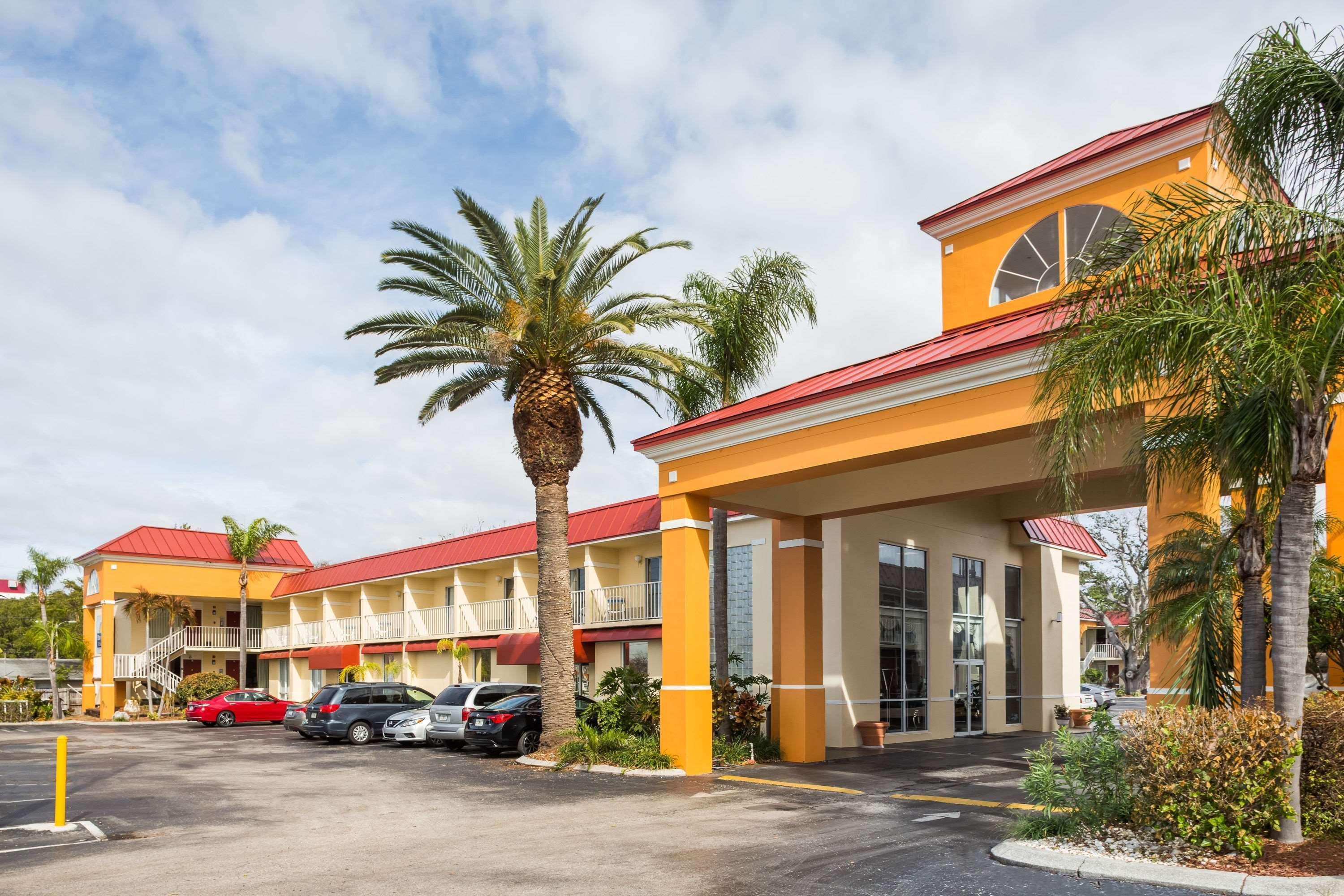 Days Inn & Suites by Wyndham Port Richey Exterior foto