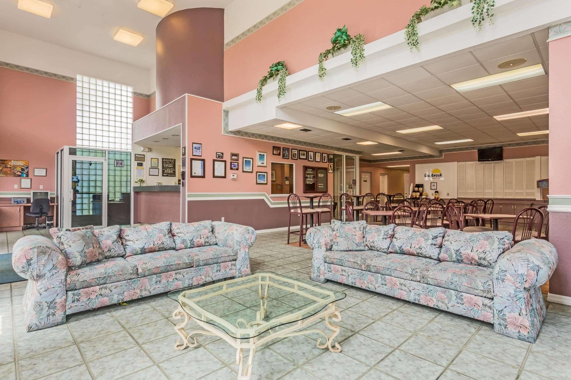 Days Inn & Suites by Wyndham Port Richey Exterior foto