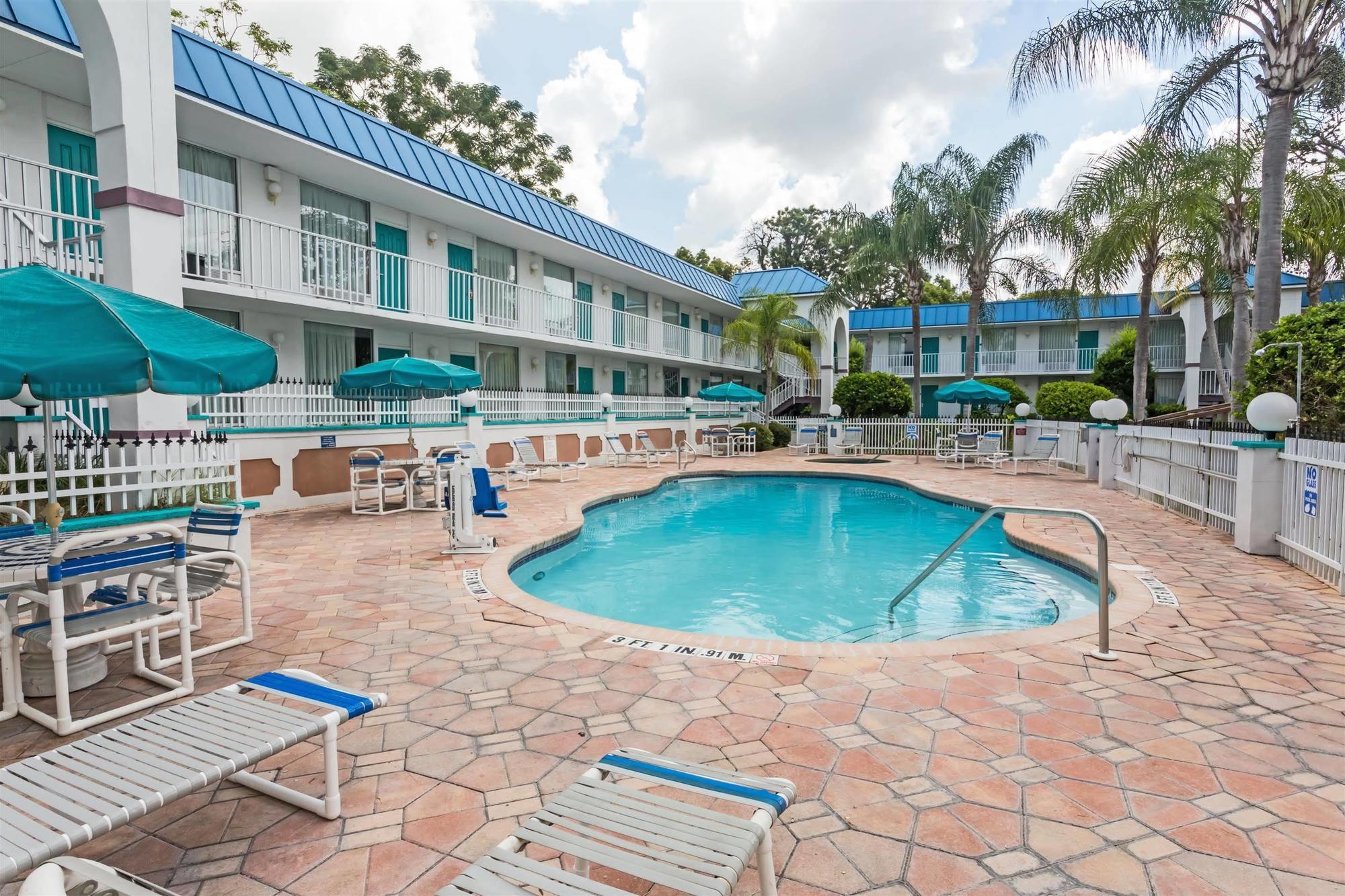 Days Inn & Suites by Wyndham Port Richey Exterior foto